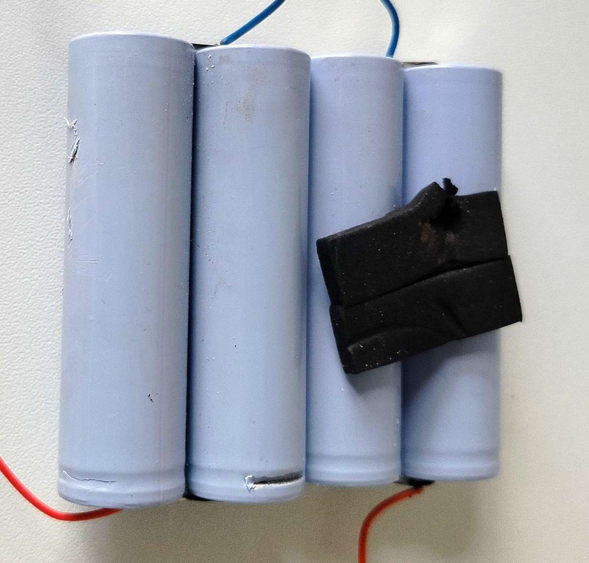 3.7V 18650 Battery x 4