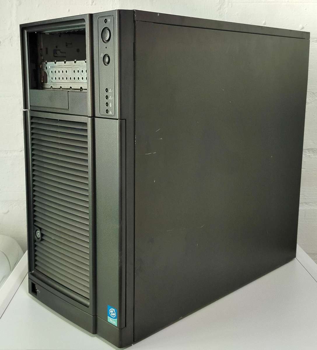Intel Xeon Server | Dual CPU sockets | 8GB RAM | For spares or repair | Stopped booting, beeps x3