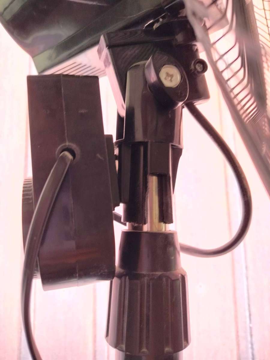 Ecco Pedestal Fan (for spares or repair) Buzz when turned on, does not rotate