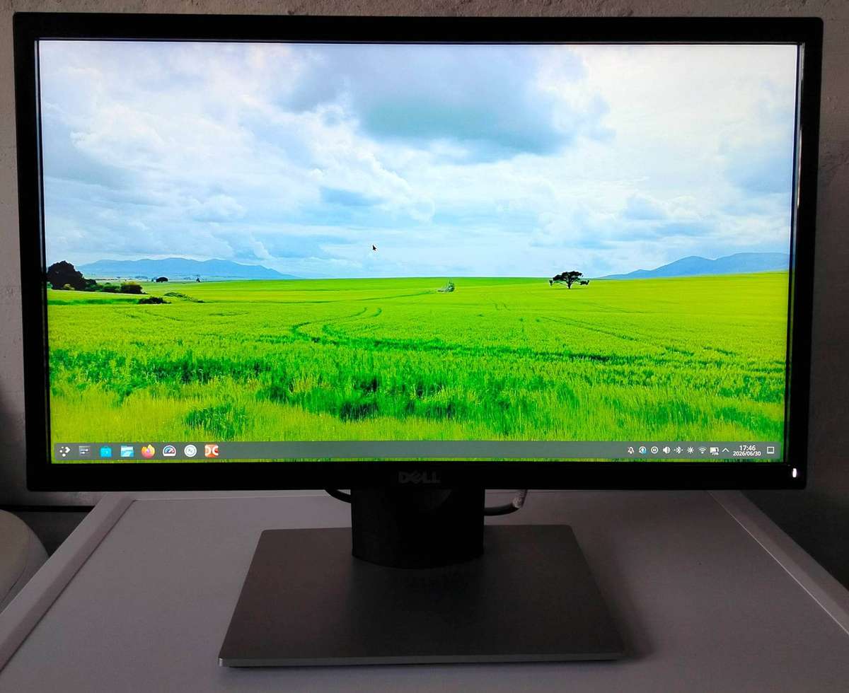 Dell 22 Full HD LED monitor | HDMI and VGA inputs | In original box