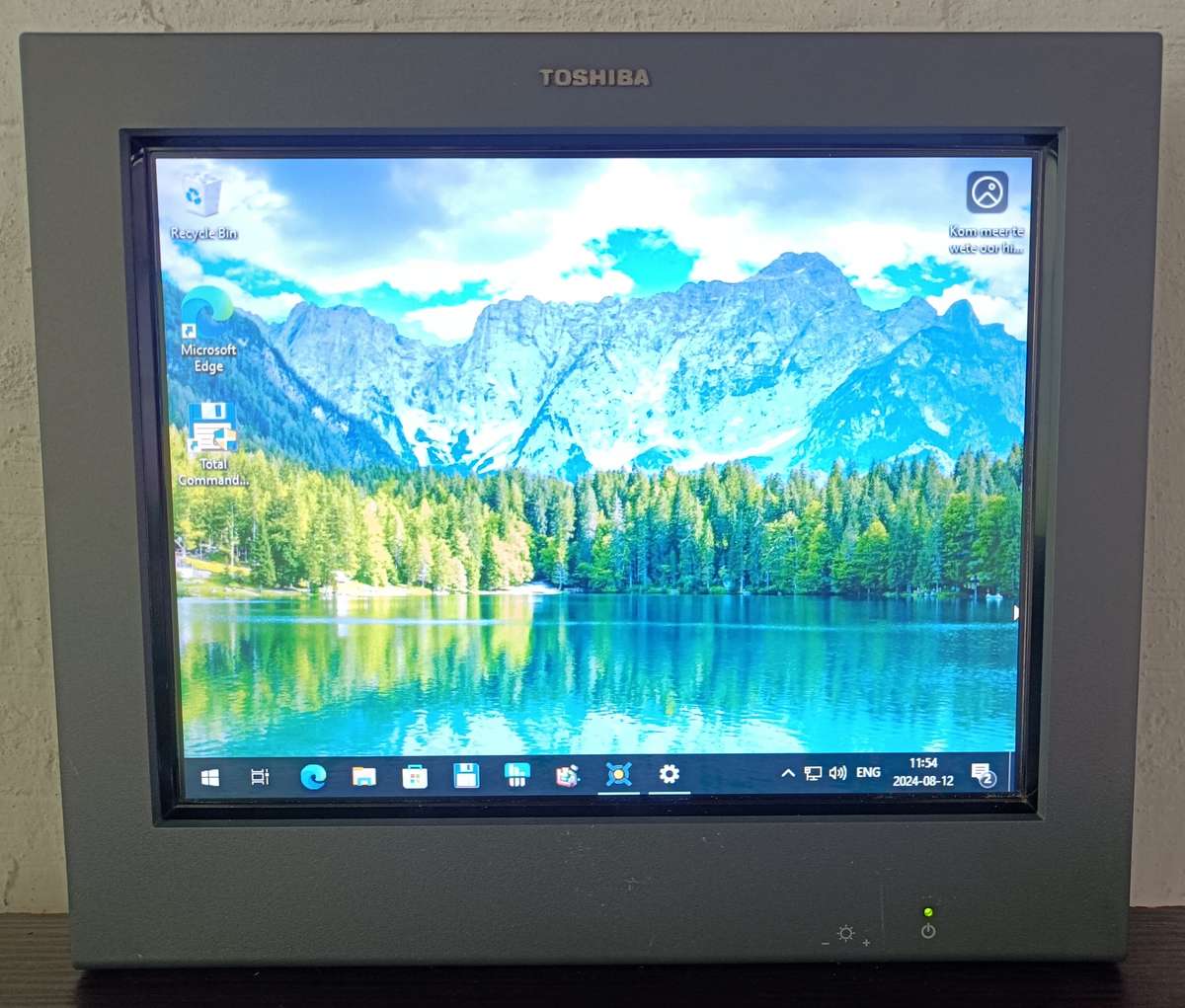Toshiba 75hz SVGA LCD Monitor | 12" with VGA input | Power adapter included | VGA cable included