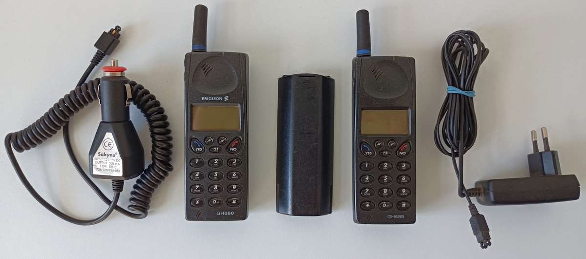 Ericsson GH688 GSM mobile phones | In box | Does not switch on
