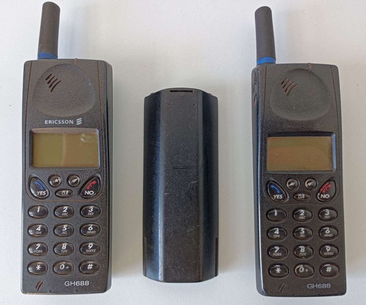 Ericsson GH688 GSM mobile phones | In box | Does not switch on