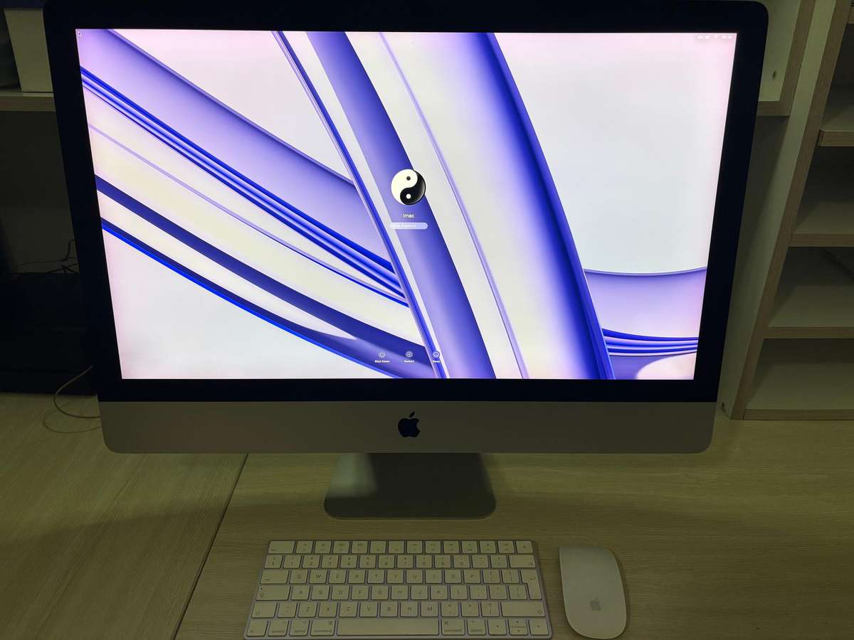XMAS IN JULY | APPLE IMAC 2017 |  5K RETINA | 27" ULTRA SLIM | LIKE NEW | EXCELLENT CONDITION