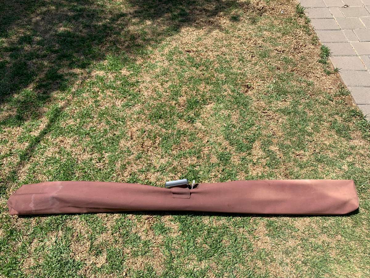 AWESOME  F.I.N.S. OF ITALY "JOLLY" COMPACT PORTABLE PROJECTOR SCREEN IN GREAT CONDITION