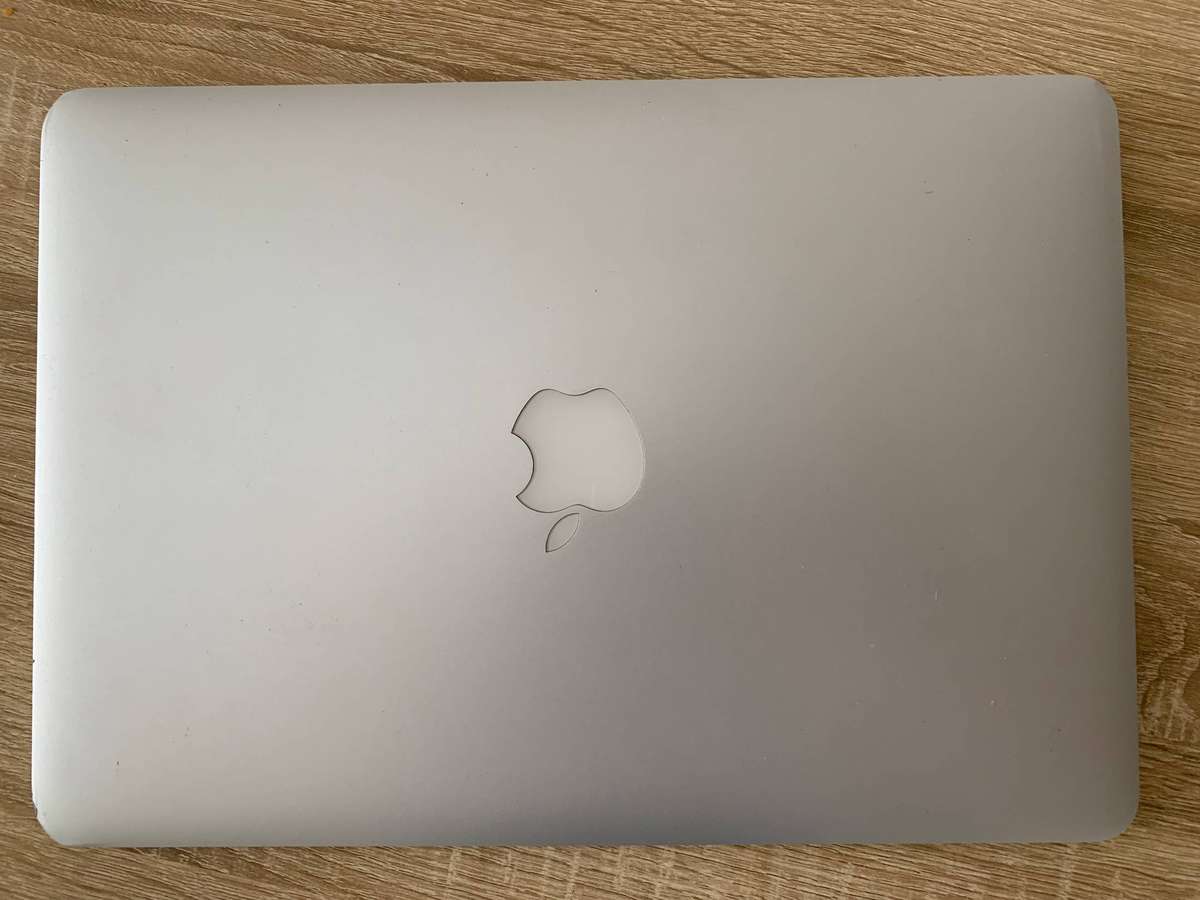 Apple MacBook Pro 15" Retina Display 2015 Model Quad Core i7 16GB RAM