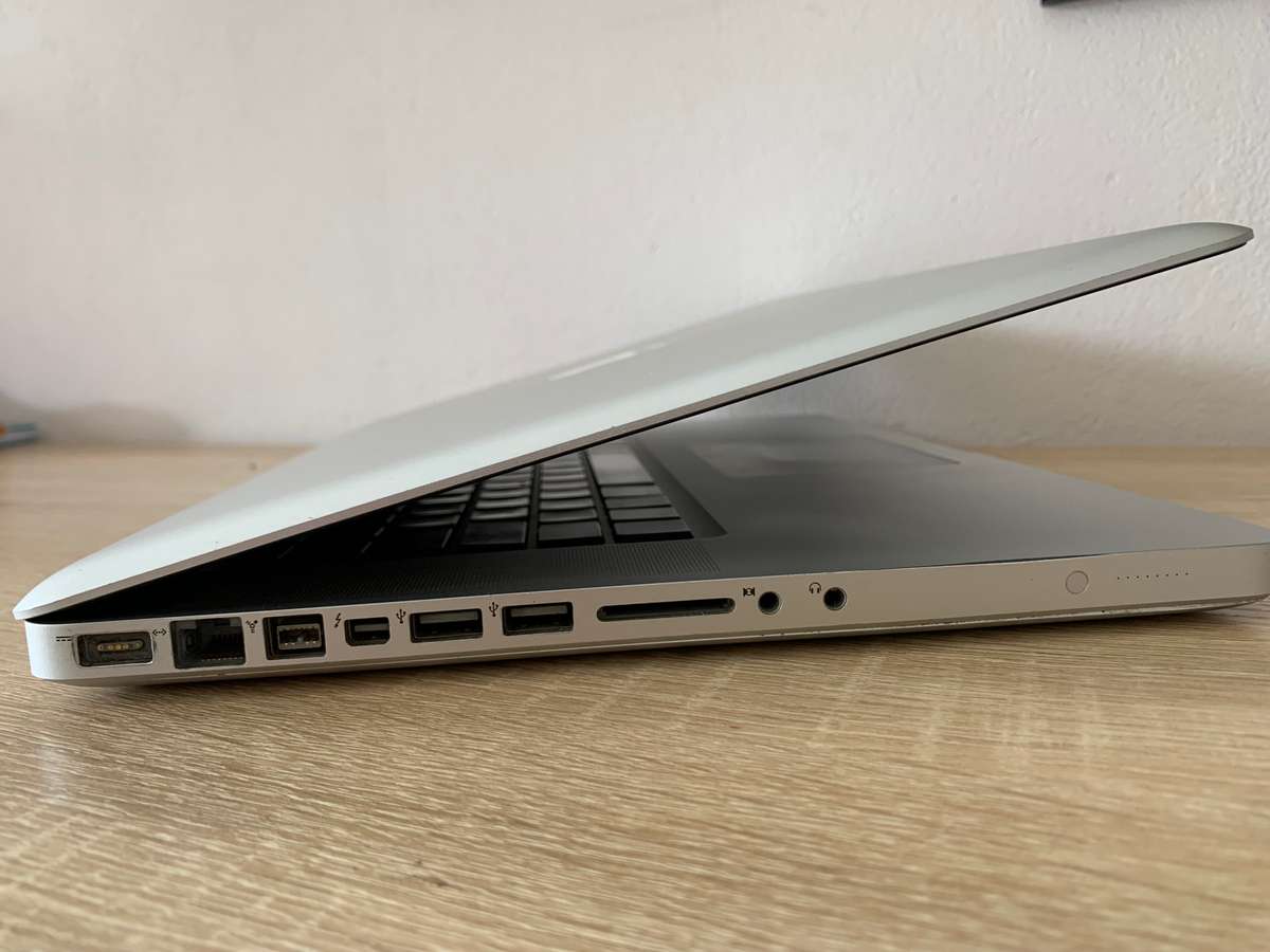 APPLE MACBOOK PRO 2011 | 15" SCREEN | INTEL i7 | 16GB RAM | 1TB HARD DRIVE | PLEASE READ !!
