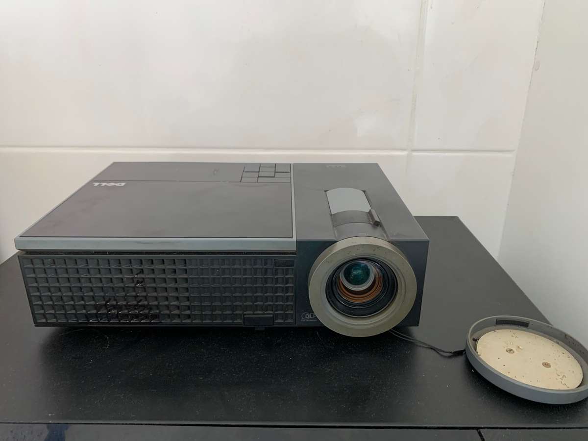 Dell 1610HD Standard Series HD Ready (1280 x 800) Projector PLEASE READ !!