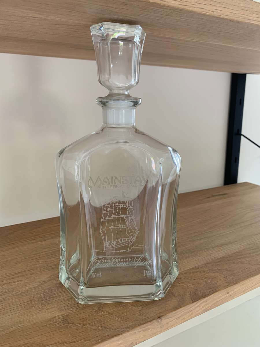 COLLECTORS GLASS MAINSTAY DECANTER