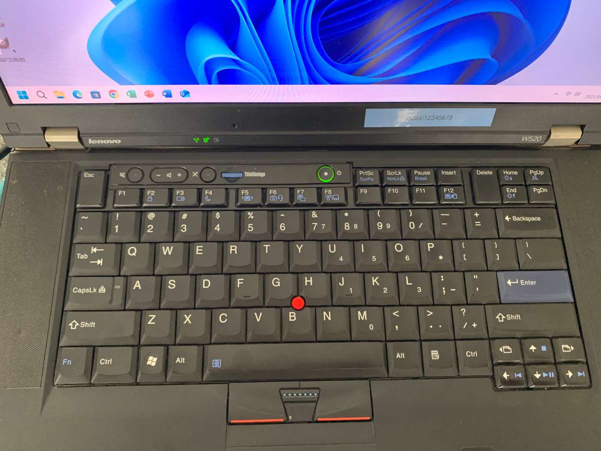 LENOVO THINKPAD W520 | INTEL i7 | 8GB RAM | A 120GB SOLID STATE DRIVE | WIN 11 | MS OFFICE