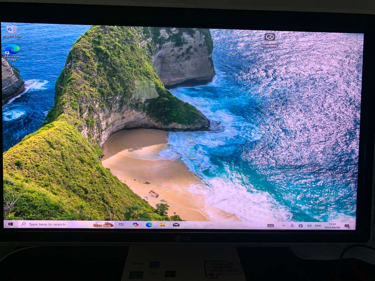 LG ALL IN ONE 24" TOUCH SCREEN PC | 240GB WD SOLID STATE DRIVE | INTEL i5 | 6mb Ram