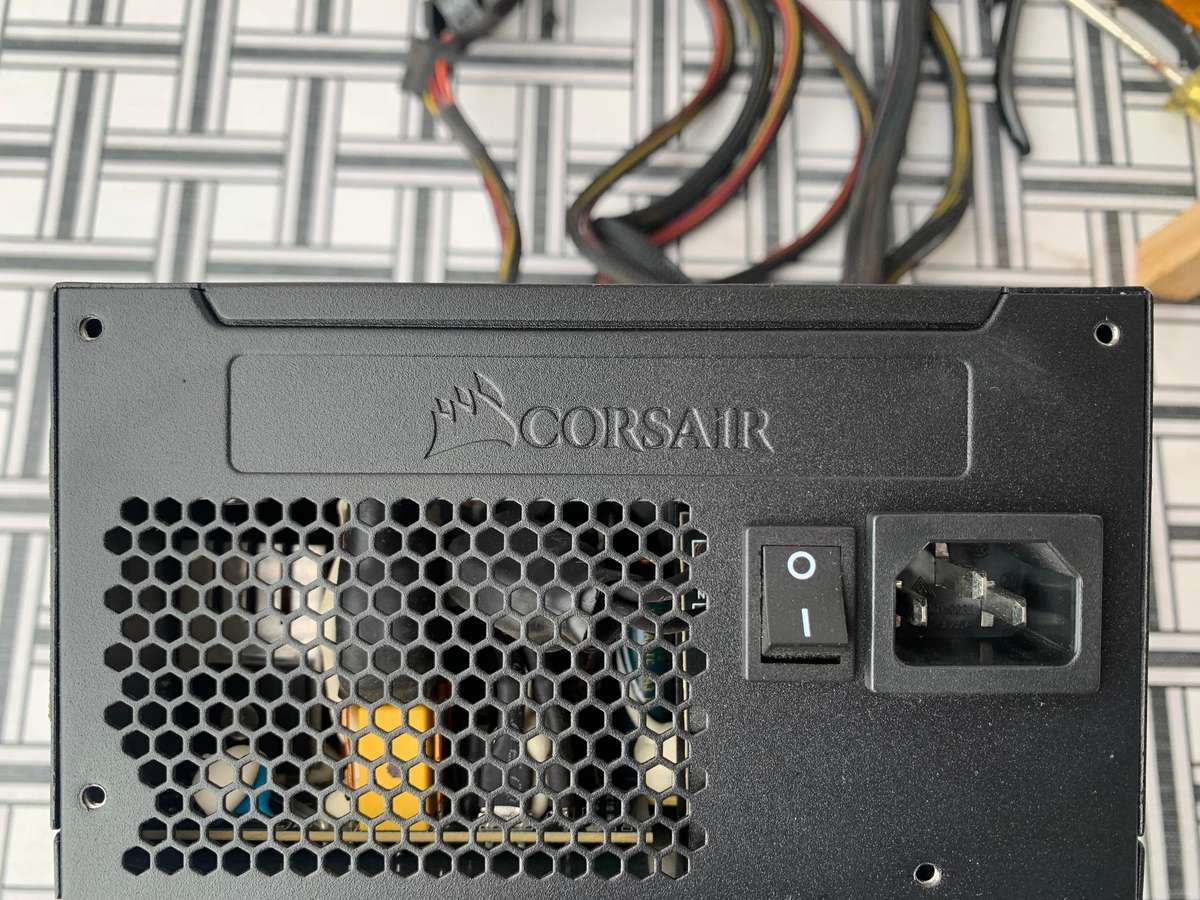 Corsair VS Series VS450 White Certified 450W ATX Power Supply / Non-Modular / 120mm Low Noise