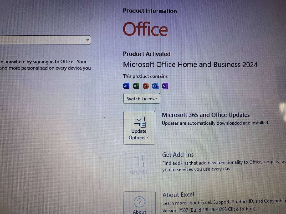 Dell Inspiron 3542 | Intel i3  |  8GB RAM | SOLID STATE DRIVE 240GB | MS OFFICE HOME & BUSINES 2024