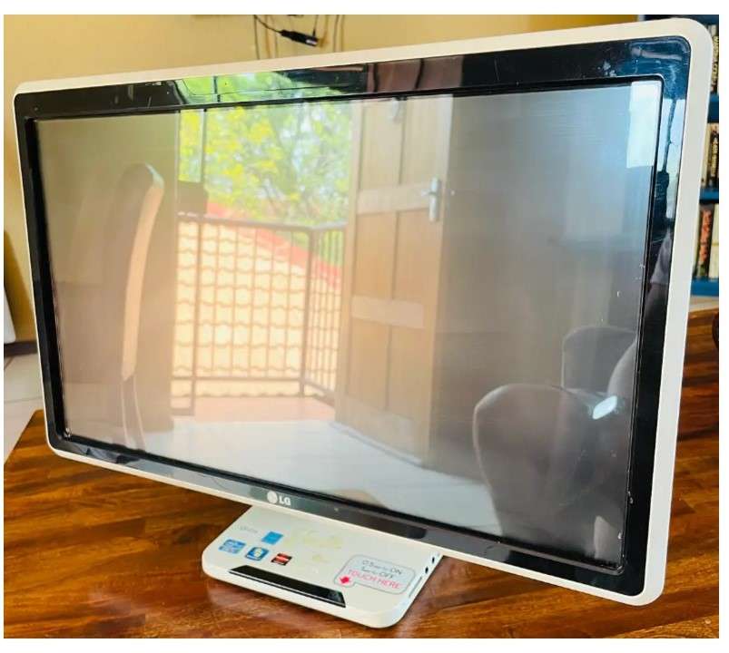 LG ALL IN ONE 24" TOUCH SCREEN PC | 240GB WD SOLID STATE DRIVE | INTEL i5 | 6mb Ram