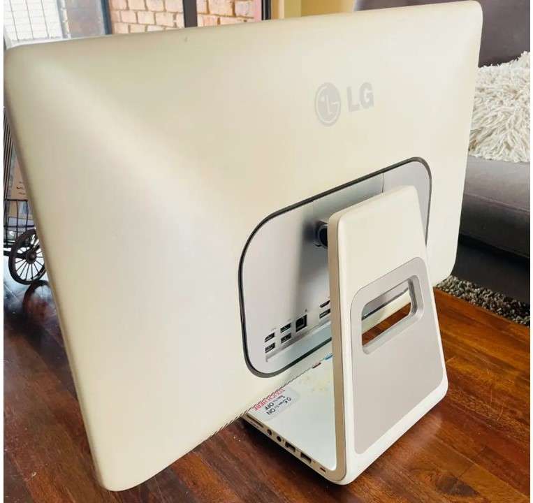LG ALL IN ONE 24" TOUCH SCREEN PC | 240GB WD SOLID STATE DRIVE | INTEL i5 | 6mb Ram