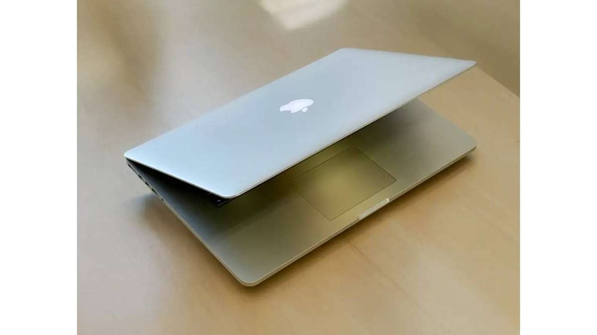 Apple MacBook Pro 15" Retina Display 2015 Model Quad Core i7 16GB RAM