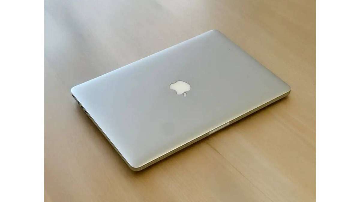 Apple MacBook Pro 15" Retina Display 2015 Model Quad Core i7 16GB RAM