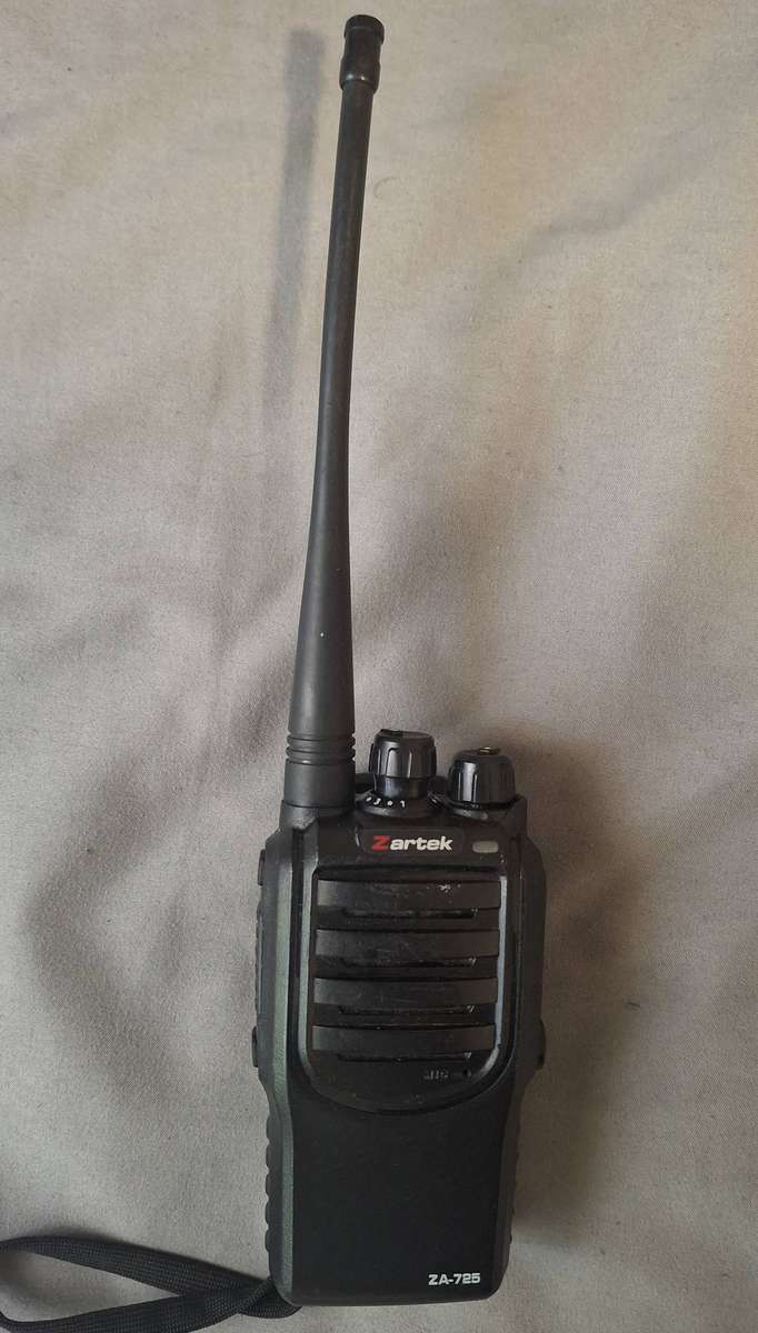 Zartek ZA-725 PMR UHF handheld transceiver **CHARGER NOT INCLUDED**
