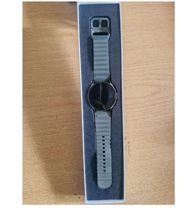 Galaxy Watch7  Green (LTE, 44mm) - Brand new with box and charger