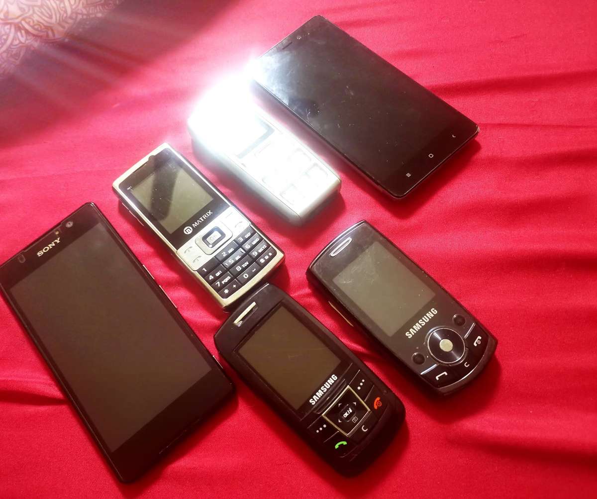 6""""Mobile Phones for one bid