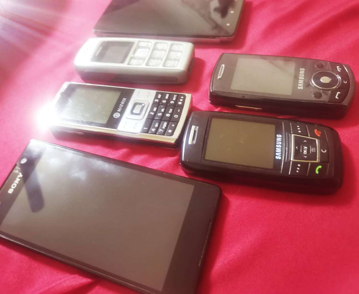 6""""Mobile Phones for one bid