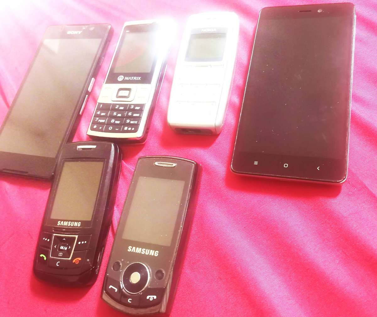 6""""Mobile Phones for one bid