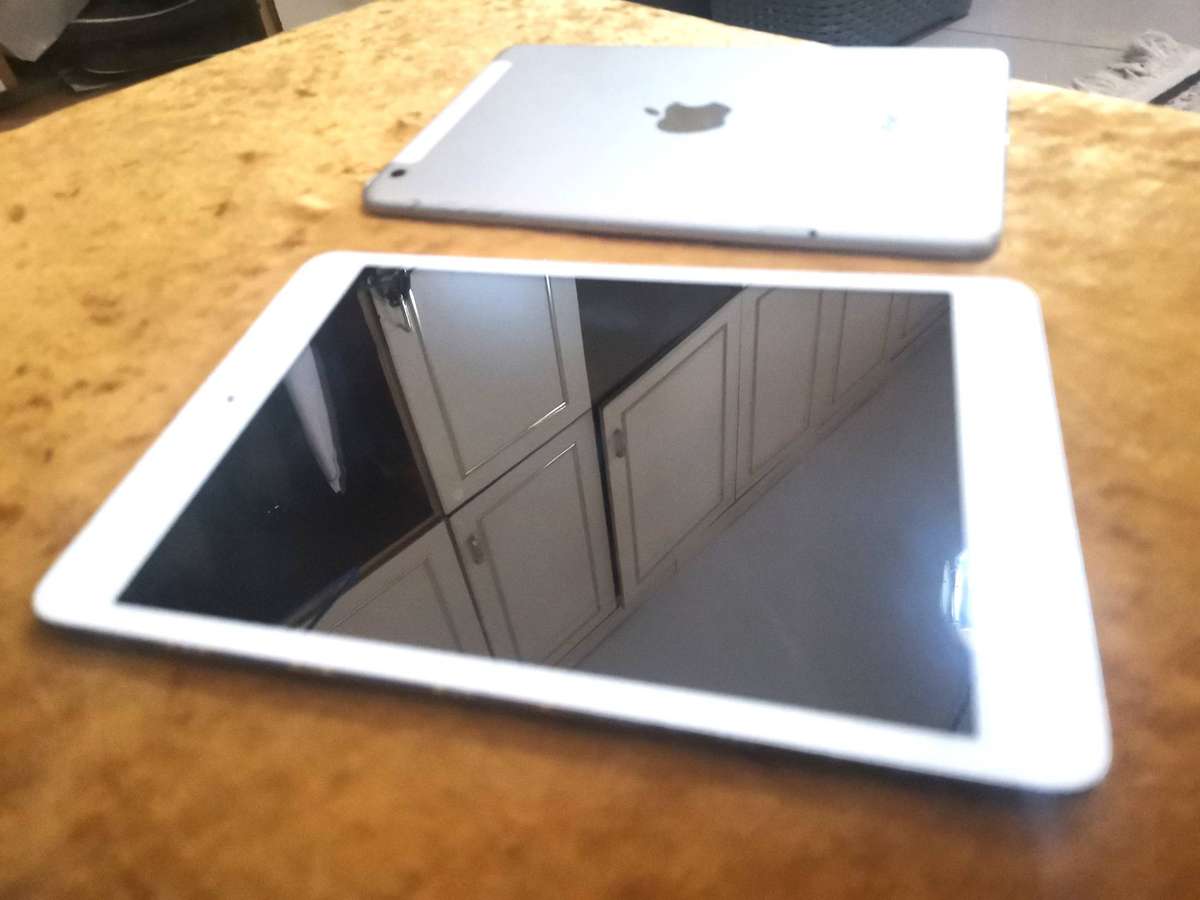 2x Apple iPads for one bid ***" model A1455 & A1432 ***BARGAIN ***BUYER'S LUCK****Read description