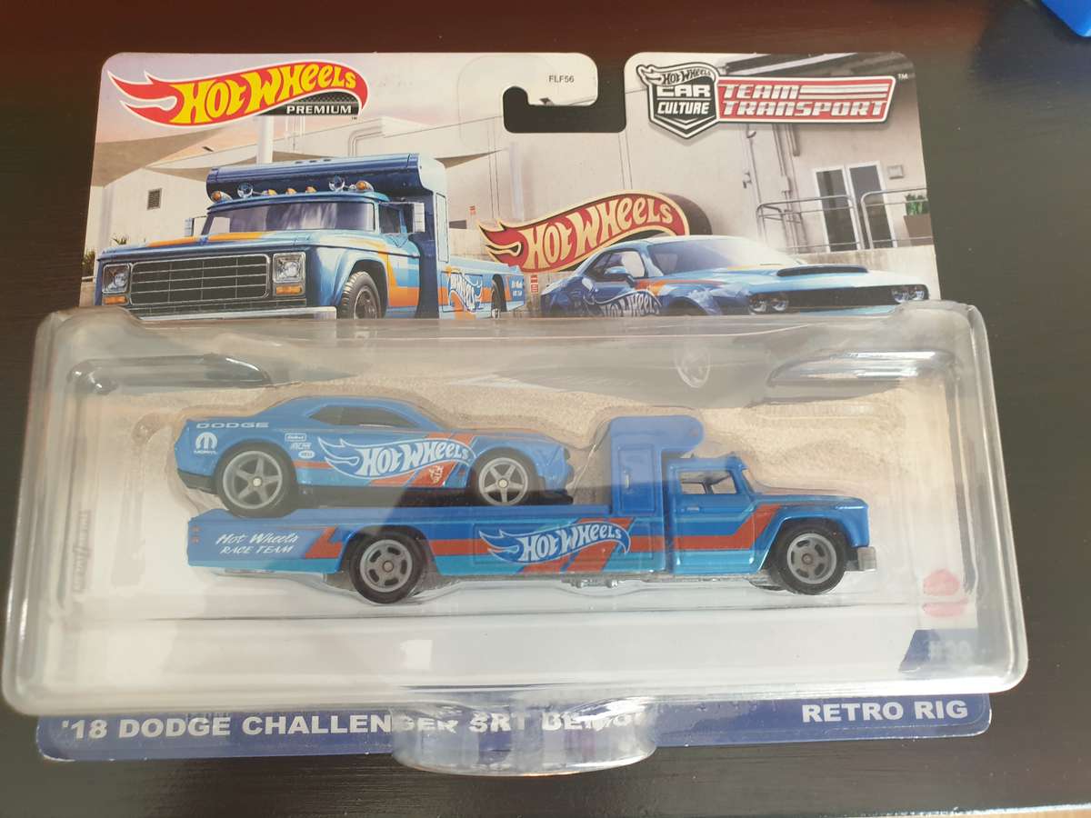 Hot Wheels Team Transport #30 2018 Dodge Challenger Demon with Retro Rig