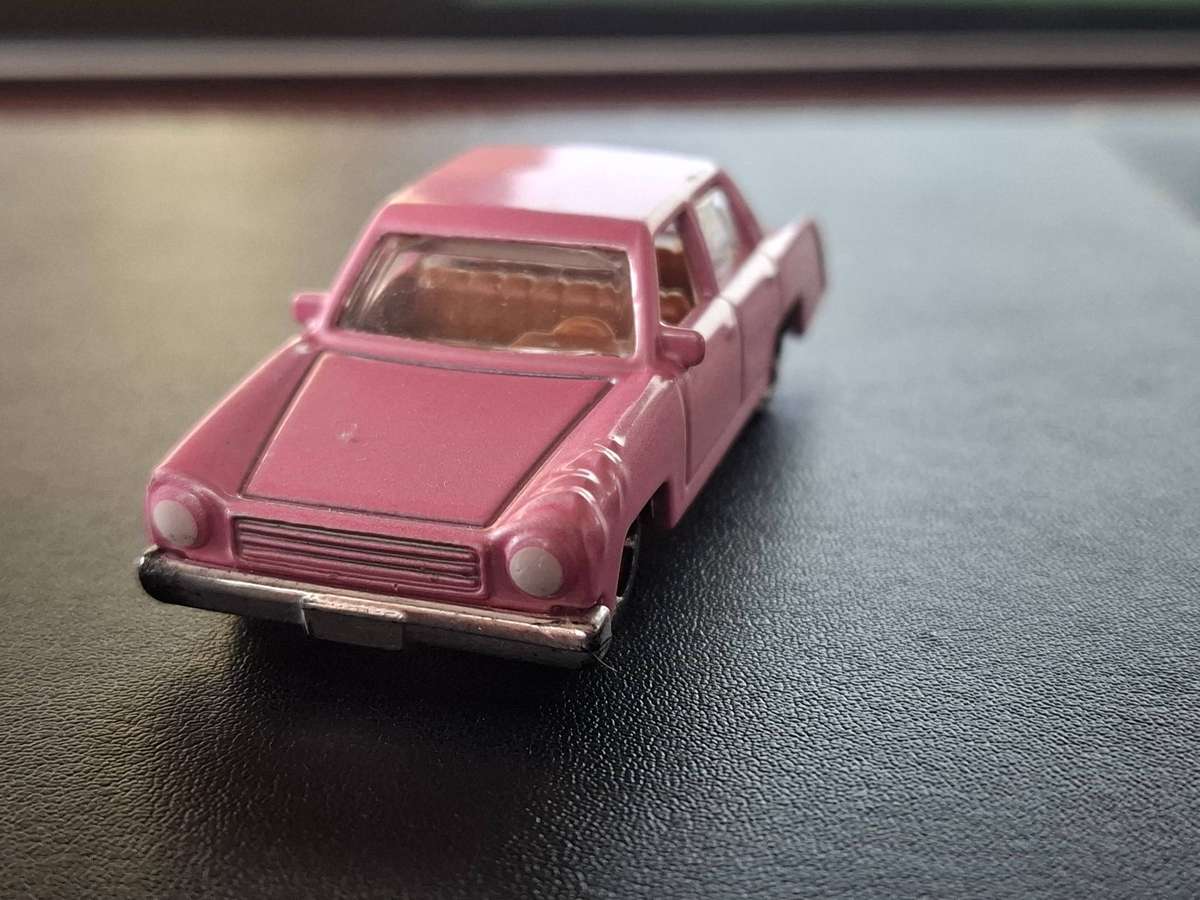 Hot Wheels Simpsons Family Car