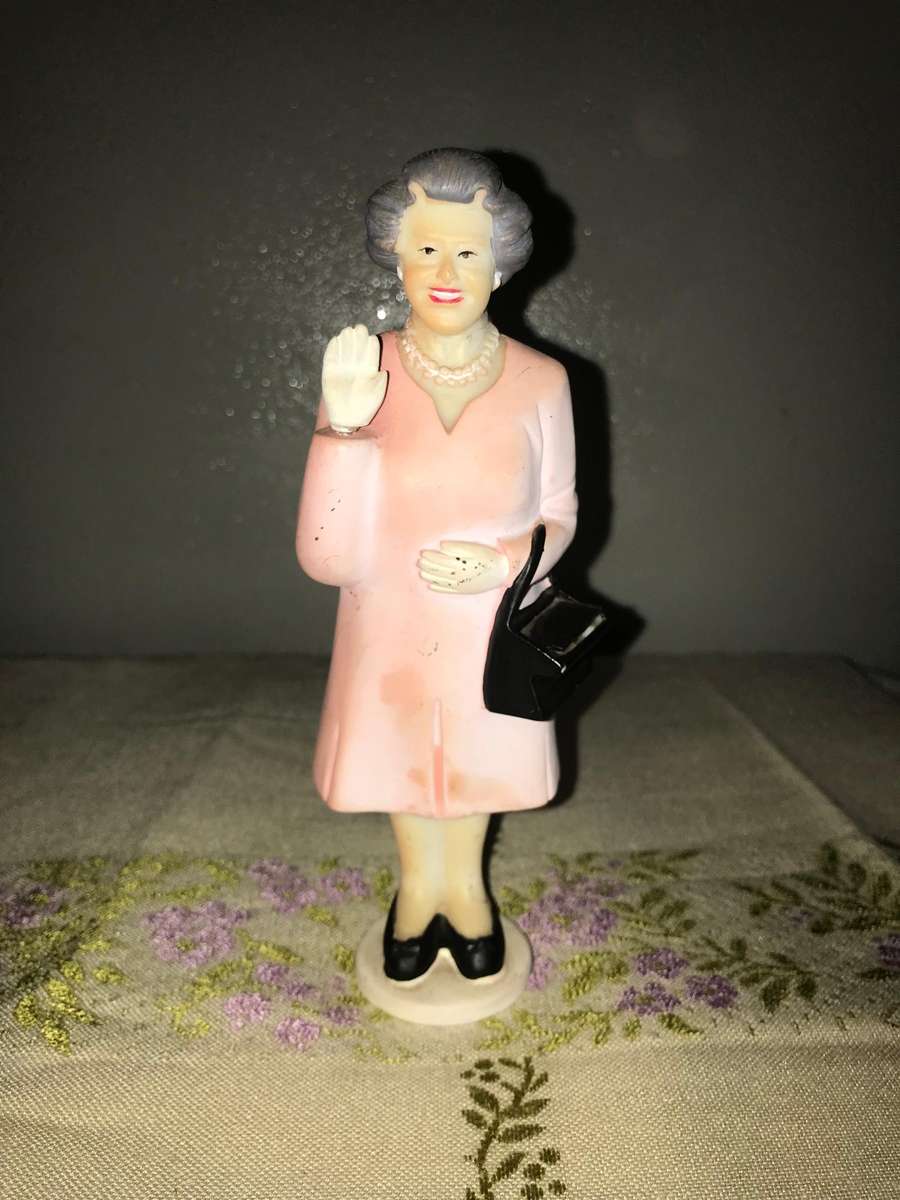 VINTAGE KIKKERLAND SOLAR QUEEN DERBY EDITION. (VG)