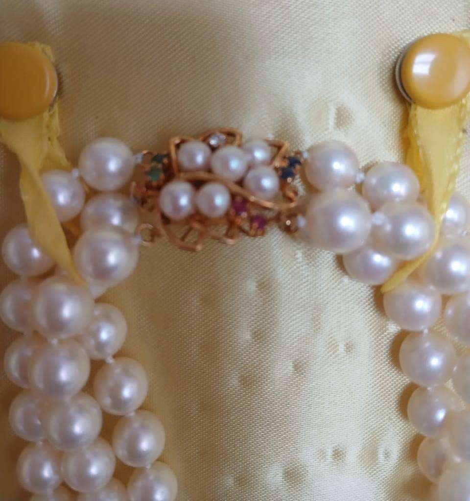 Pearl necklace
