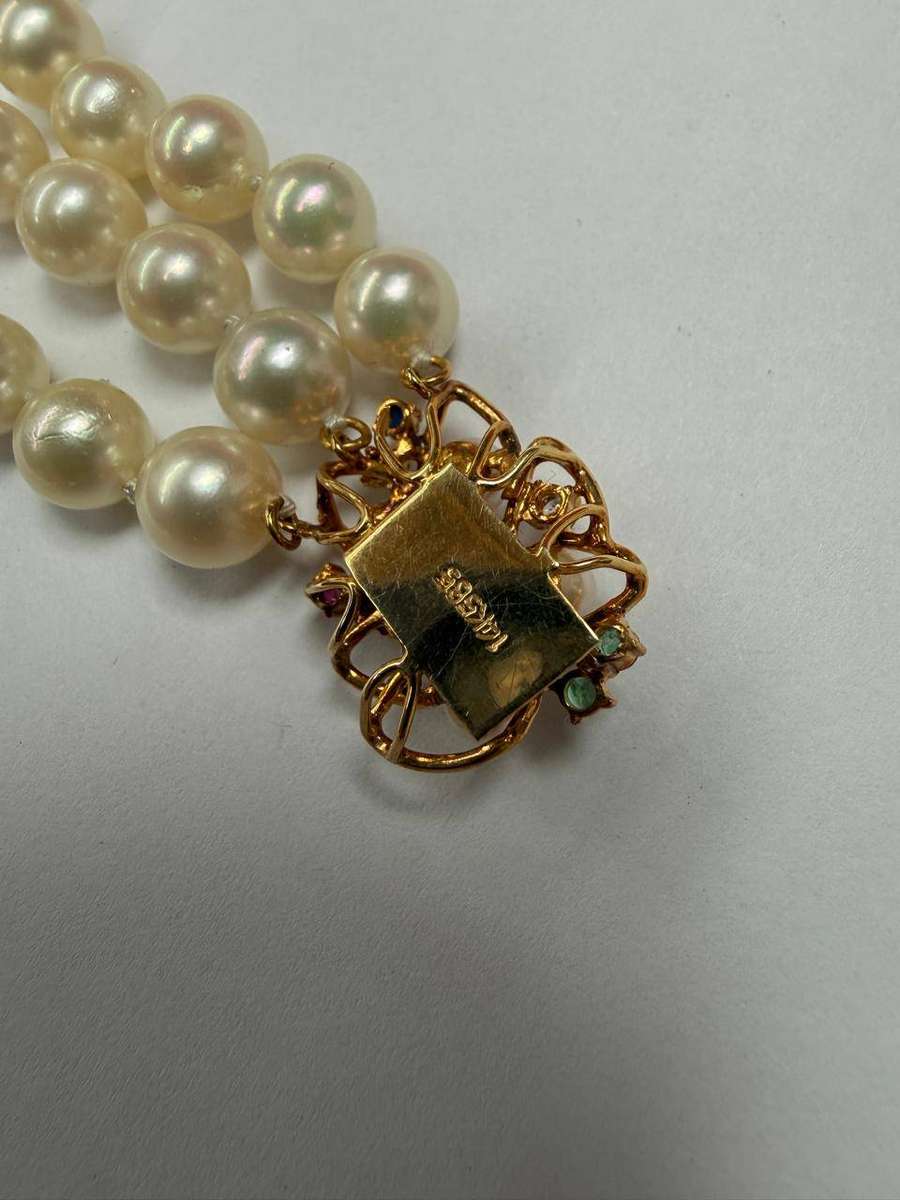 Pearl necklace