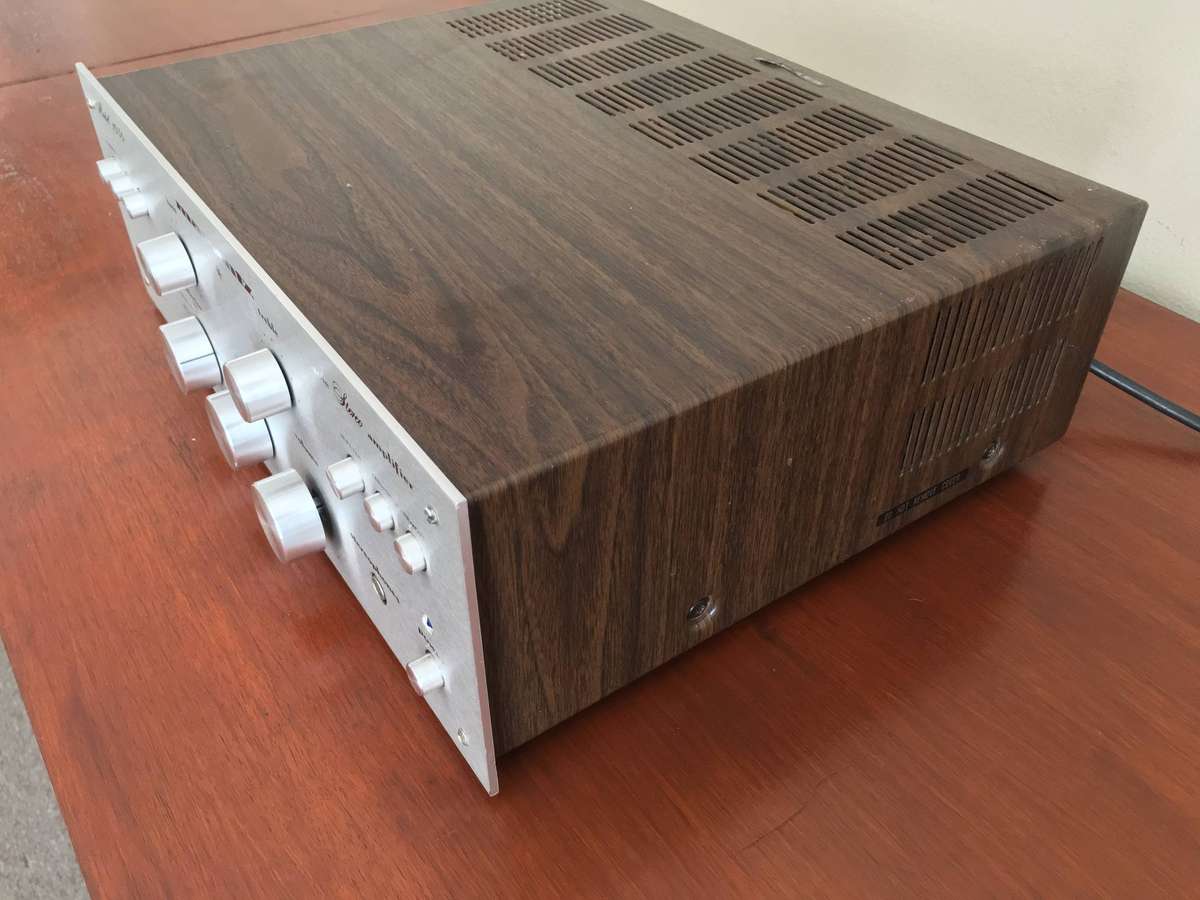 Marantz Model 1030 Stereo Amplifier