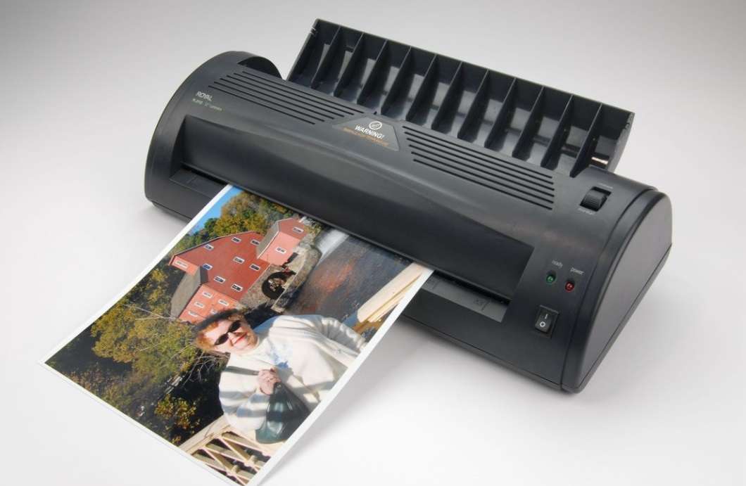 ROYAL LAMINATOR A3 POUCH INCL TRIMMER 4 INCH LAMINATION MACHINE - EXCELLENT CONDITION