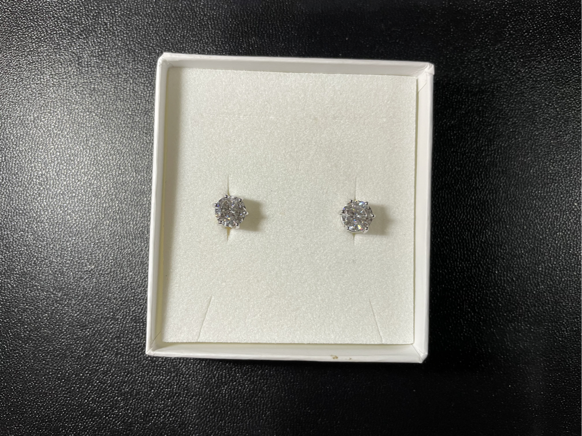 Cubic zirconia stud earrings