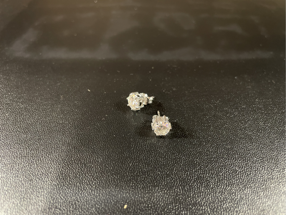 Cubic zirconia stud earrings