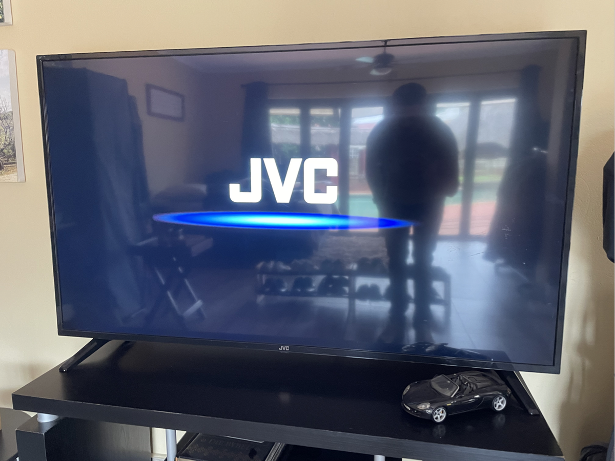 JVC 58 4K UHD Smart TV + Modern TV Stand