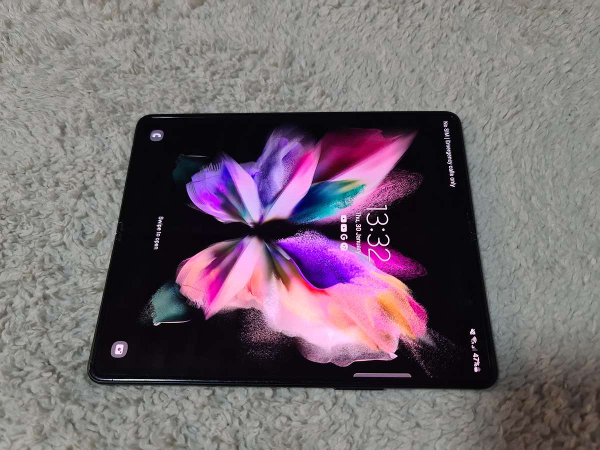 Samsung Galaxy Z Fold 3 5G 256GB Pre owned