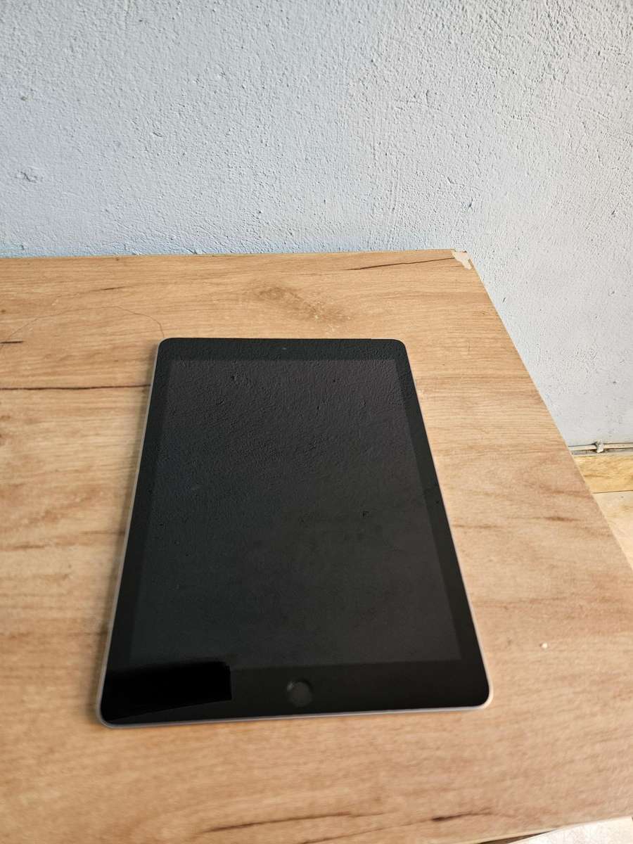 Apple iPad 6 (A1954) 128GB Wifi & Cellular Pre owned