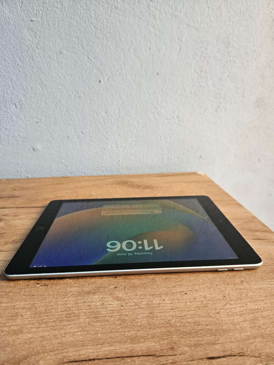 Apple iPad 6 (A1954) 128GB Wifi & Cellular Pre owned