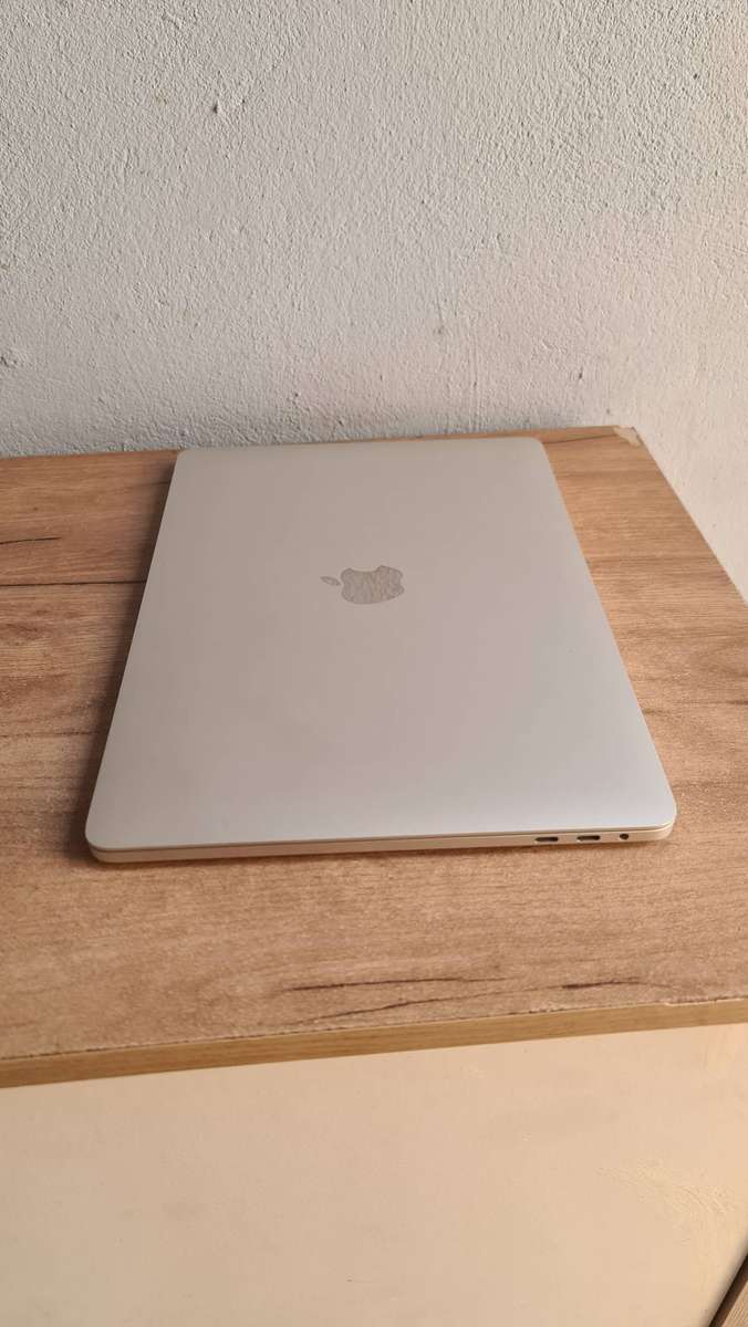 Apple MacBook Pro 2018 13 inch ( Core i5 | 8GB RAM | 512SSD) Pre-owned