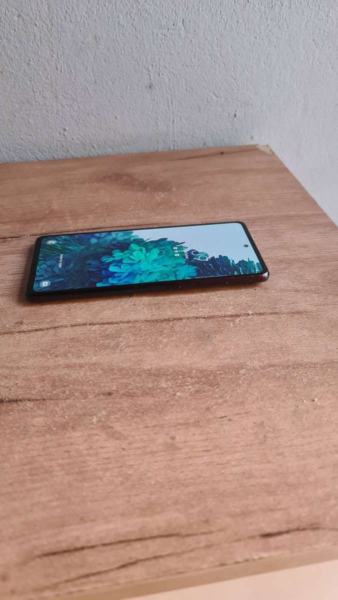 Samsung Galaxy S20 FE 128GB Pre owned