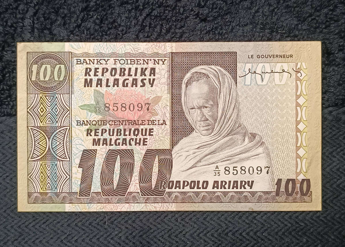Banknote Madagascar 100 Francs = 20 Ariary (1974-1975)