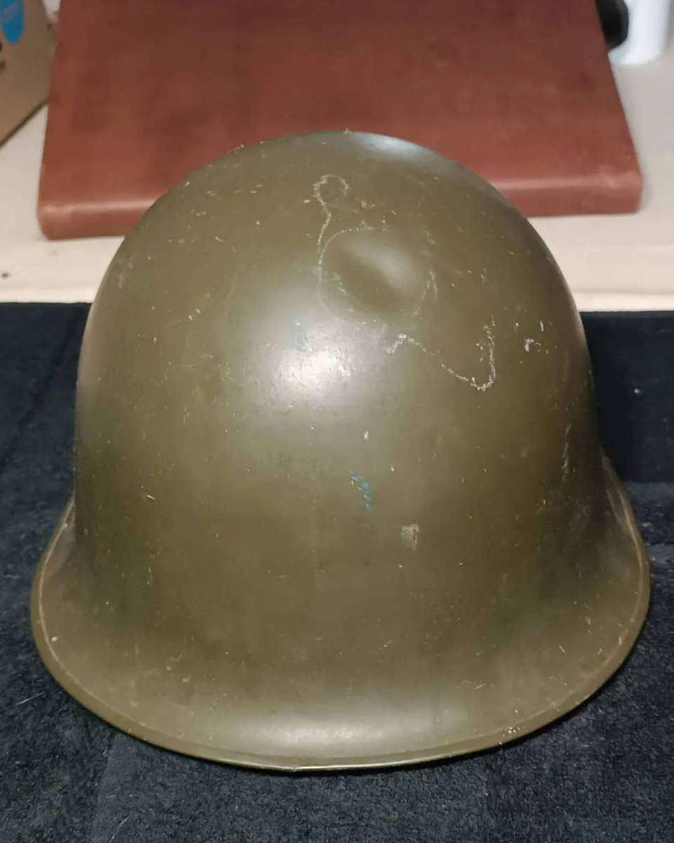 Sadf helmet, with chin strap and inners 'staaldak'