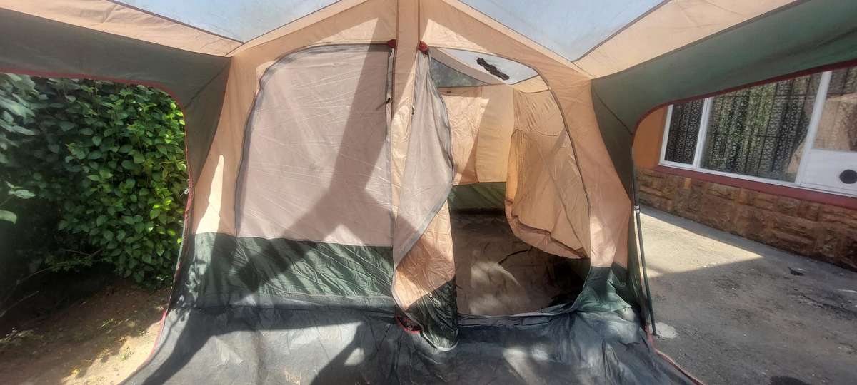 camp master lagoona 2 diner tent  sleeps 7 read description