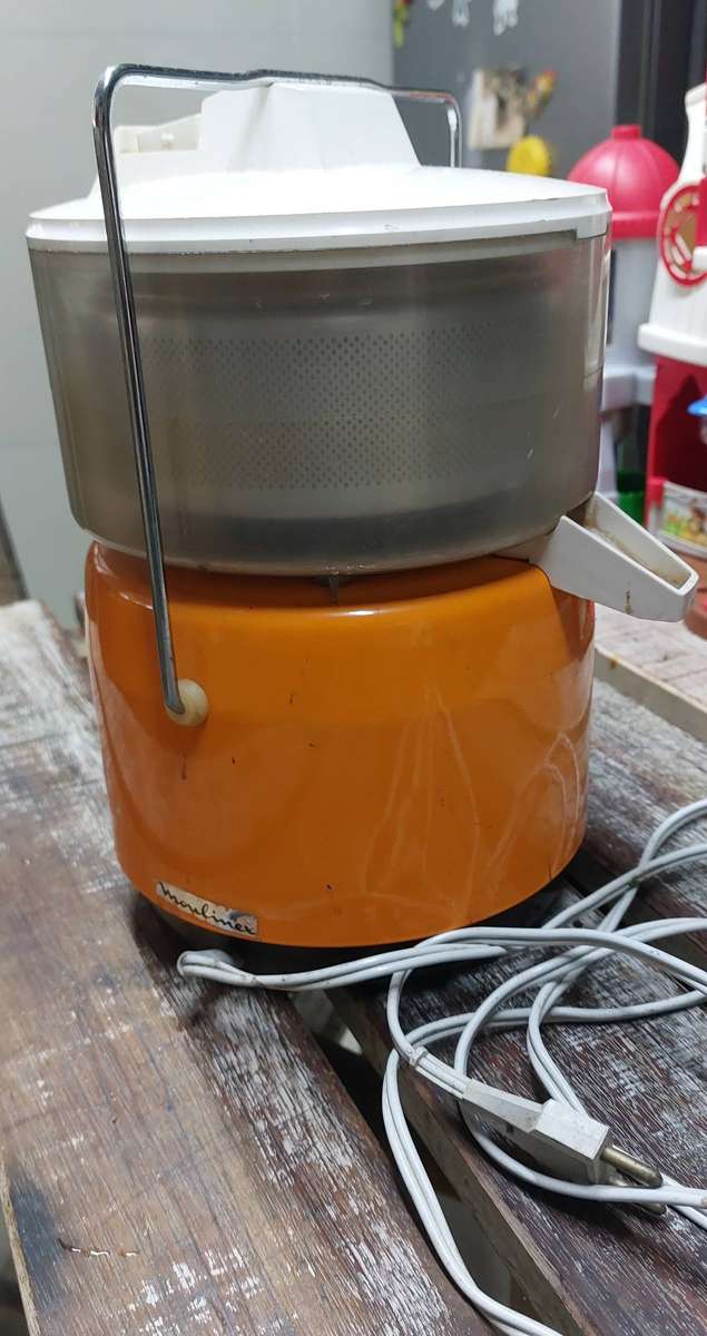 vintage 1970S Moulinex Centrifugal fruit and veg Juicer