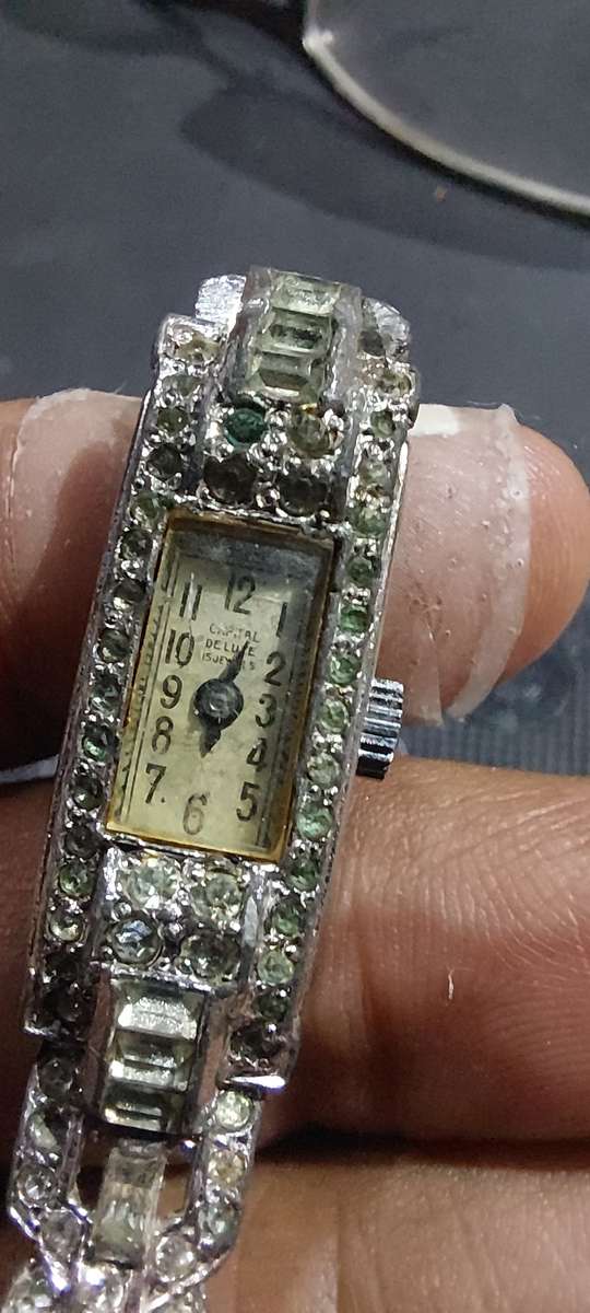 VINTAGE / ANTIQUE WATCH MIGHT BE TREASURE AUTOMATIC KEEPS TIME PERFECTLY 100% WORKING