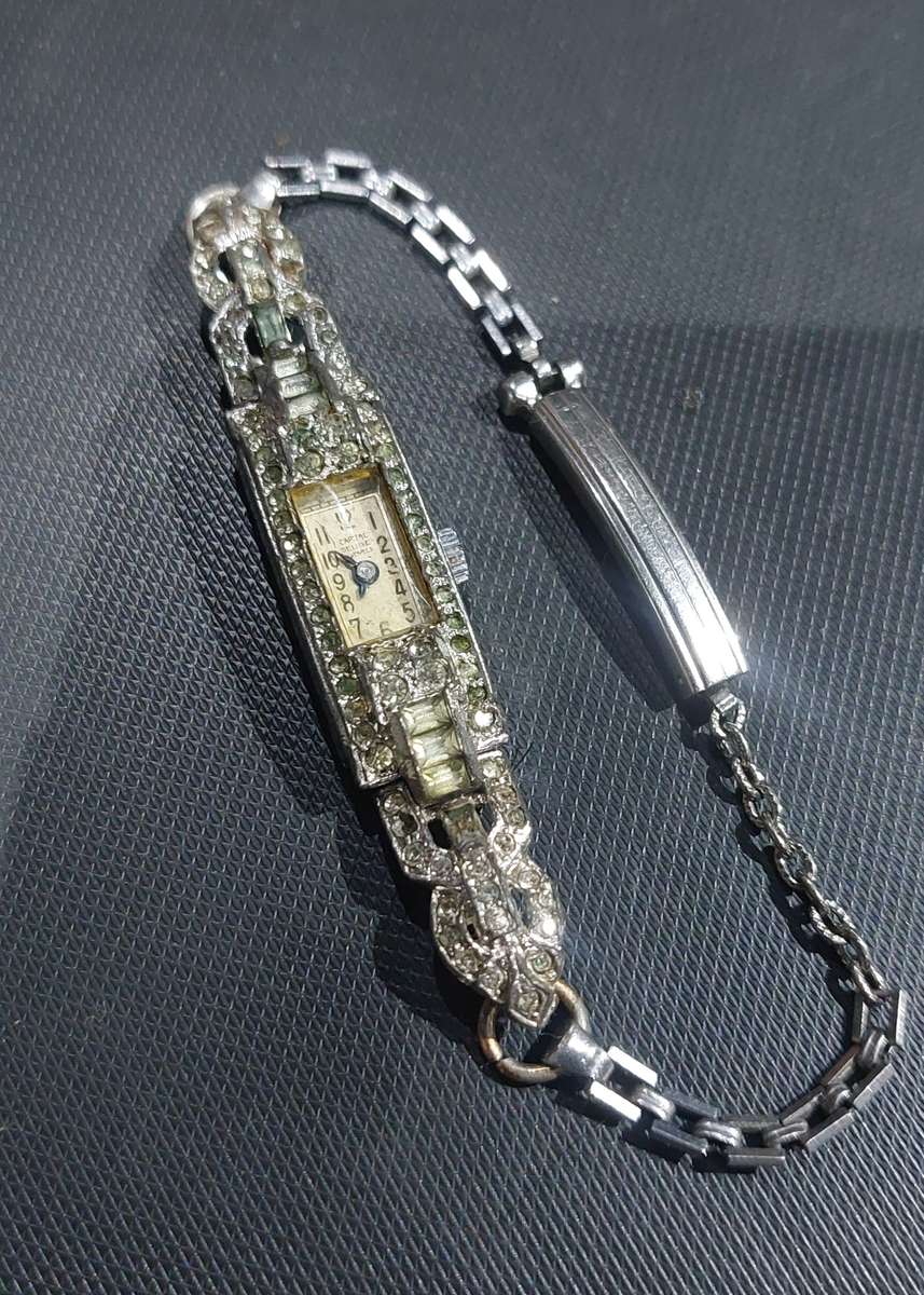 VINTAGE / ANTIQUE WATCH MIGHT BE TREASURE AUTOMATIC KEEPS TIME PERFECTLY 100% WORKING