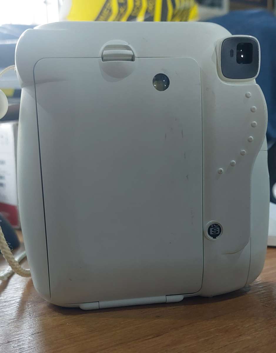 INSTAX MINI 8 CAMERA