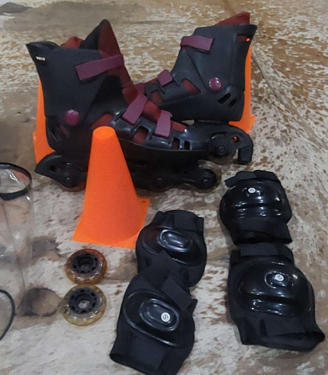 SIZE 3 ROLLER BLADES